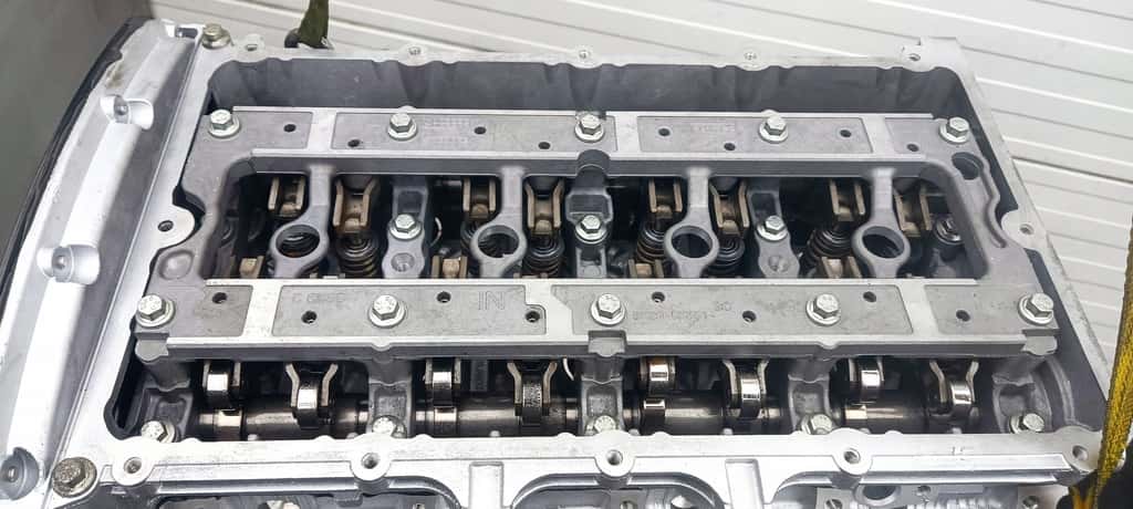 Moteur 4HV vue 7