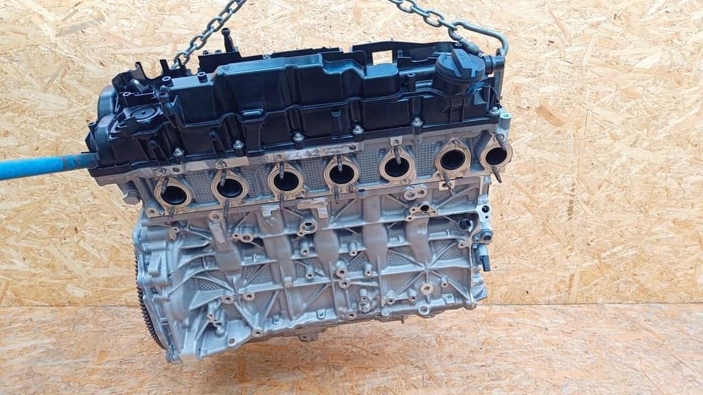 Moteur B57 D30 B vue 3