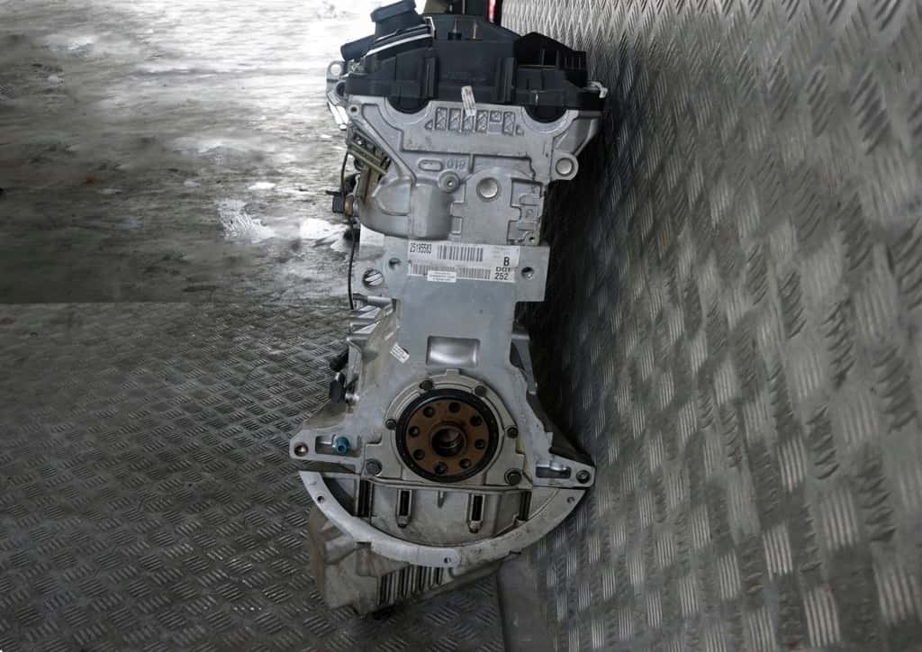 Moteur M54 B25 (256S5) vue 2