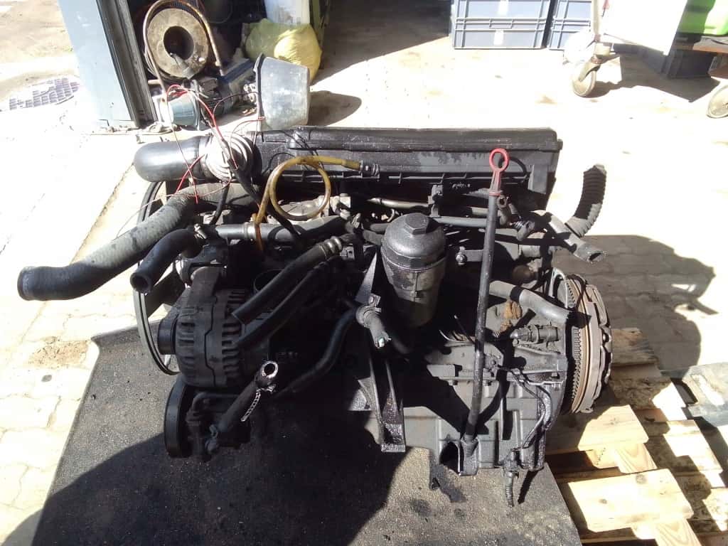 Moteur M51 D25 (256T1) vue 2