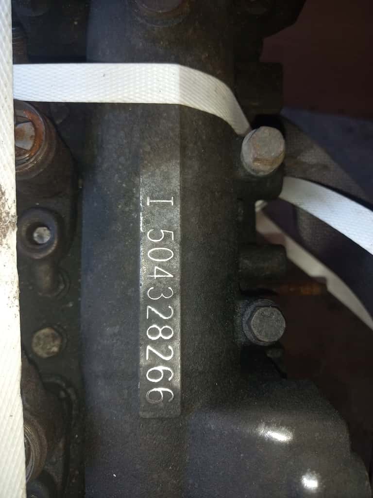Moteur F1CE0481D vue 6