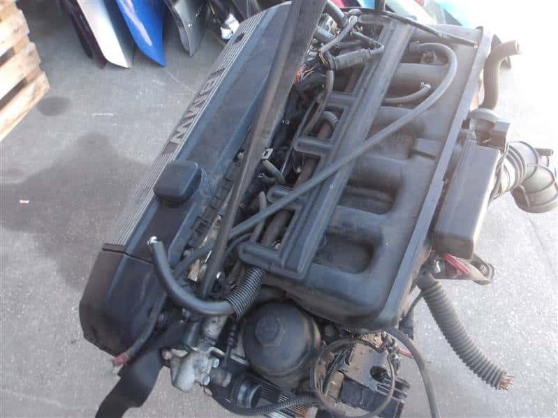 Moteur M52 B20 (206S4) vue 2