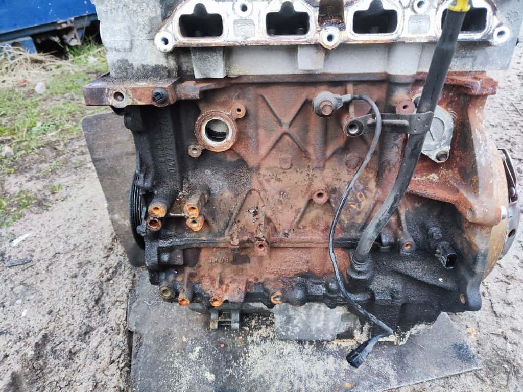 Moteur W10 B16 A vue 3
