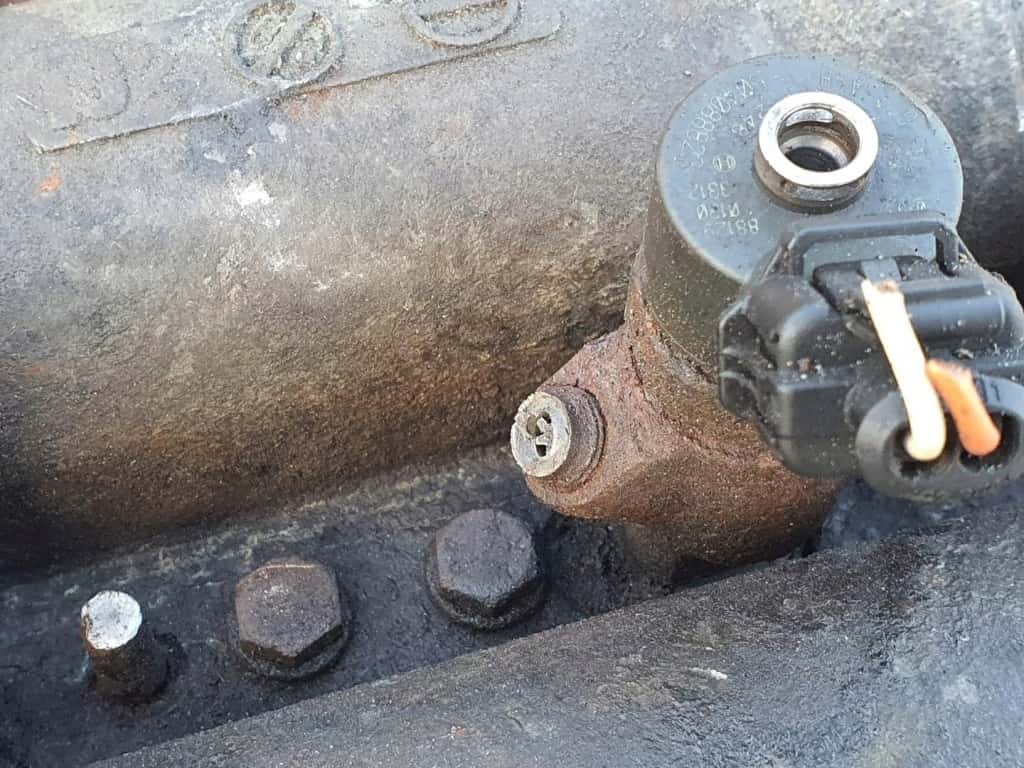 Moteur F1CE0481D (F30DT) vue 4