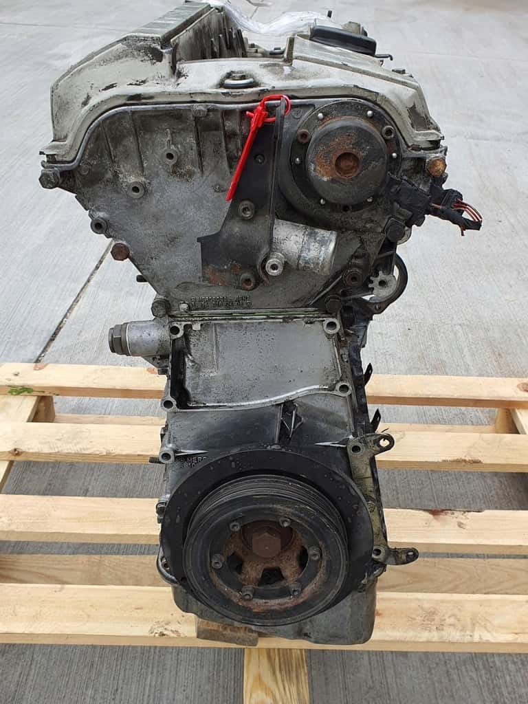 Moteur M 104.994 vue 4