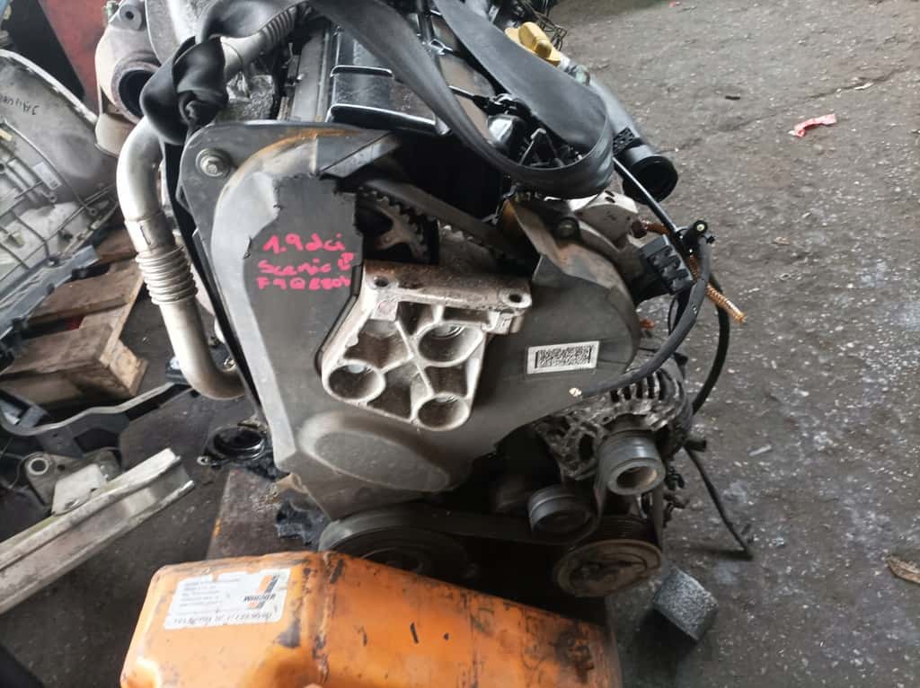 Moteur F9Q E 804 vue 2