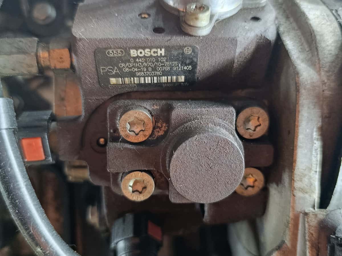 Moteur 8HZ (DV4TD) vue 2