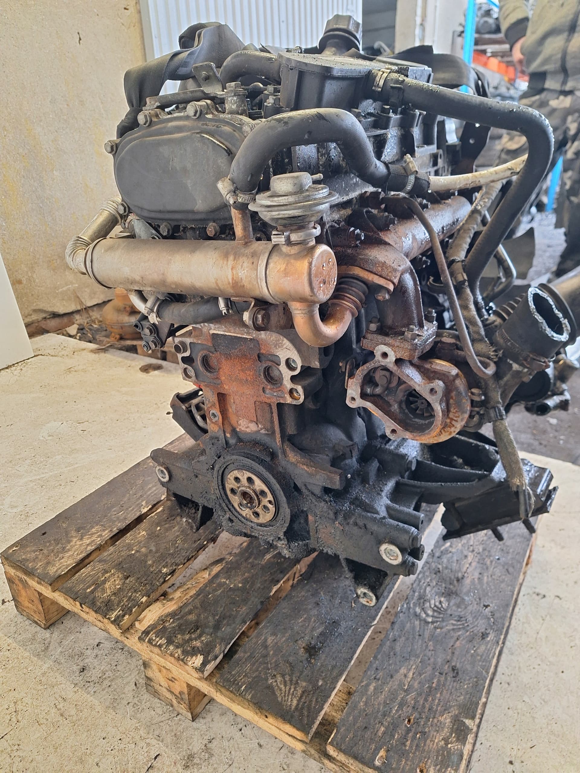 Moteur F1AE0481G — vue 5