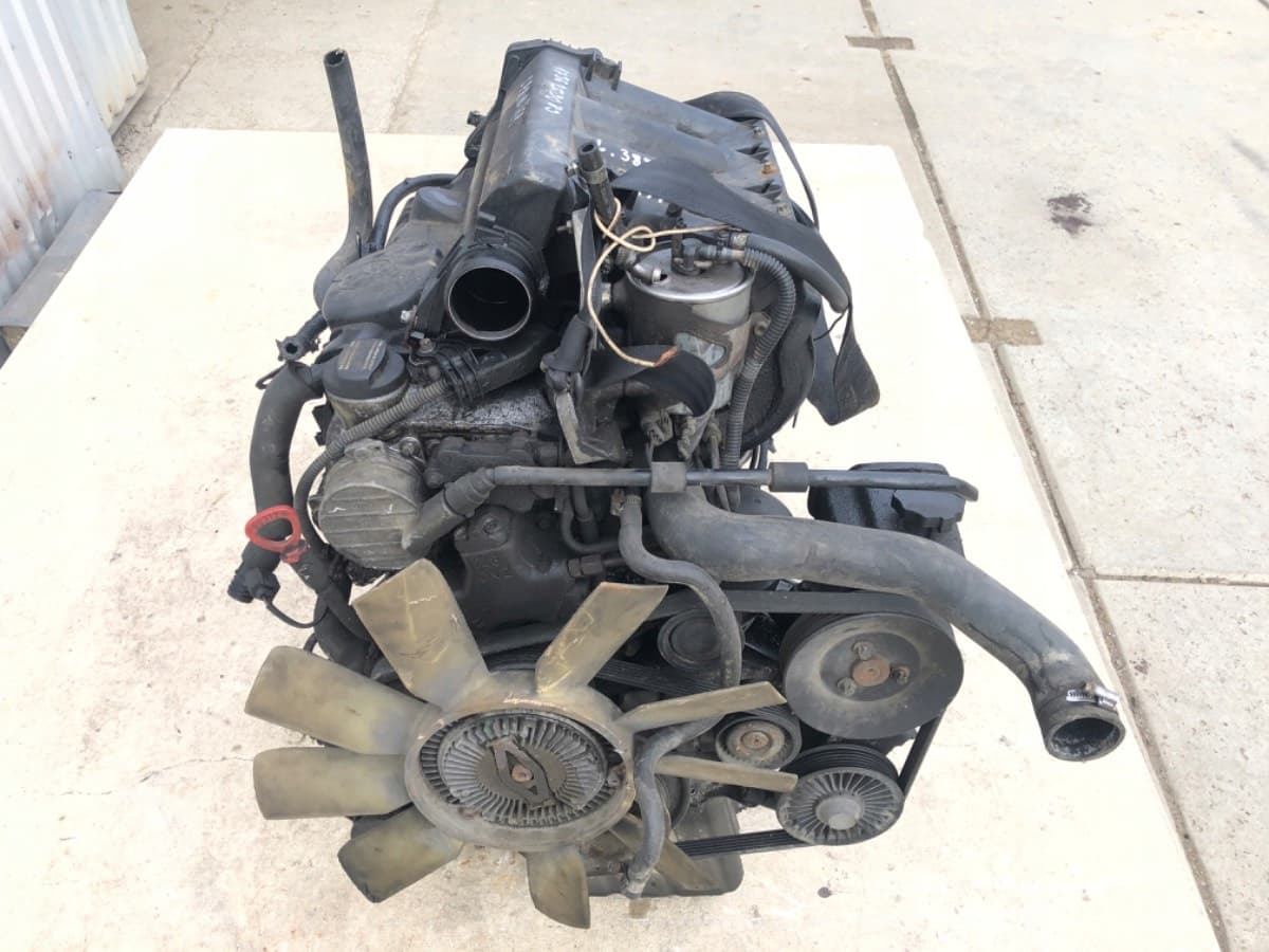 Moteur M 111.979 — vue 4