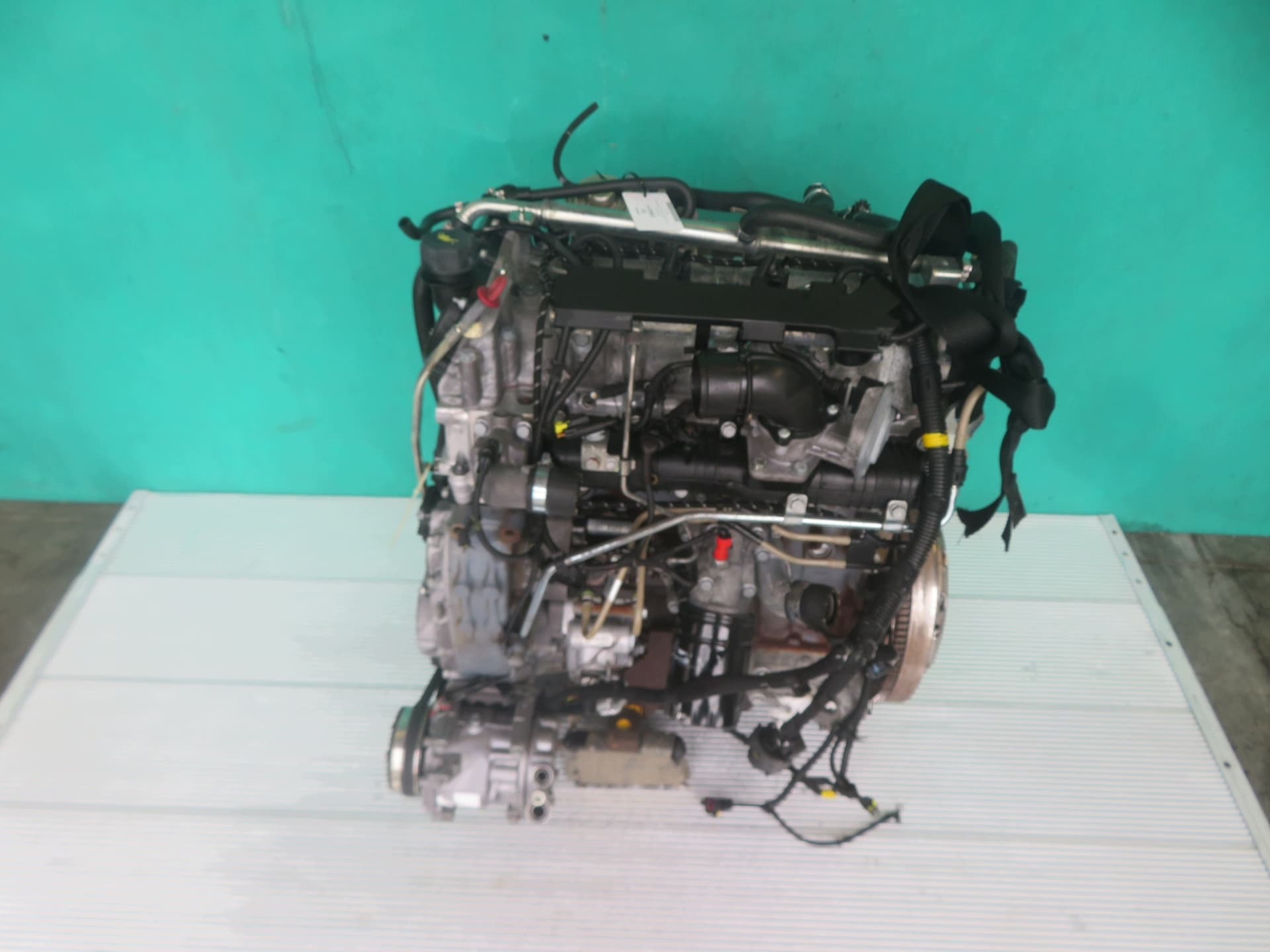 Moteur F1CE0481D (F30DT) - Image 1