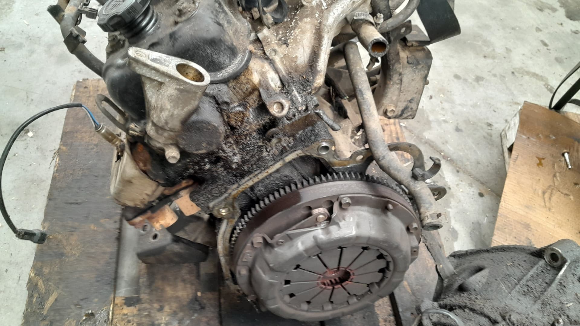 Moteur G16A (8V) — vue 3