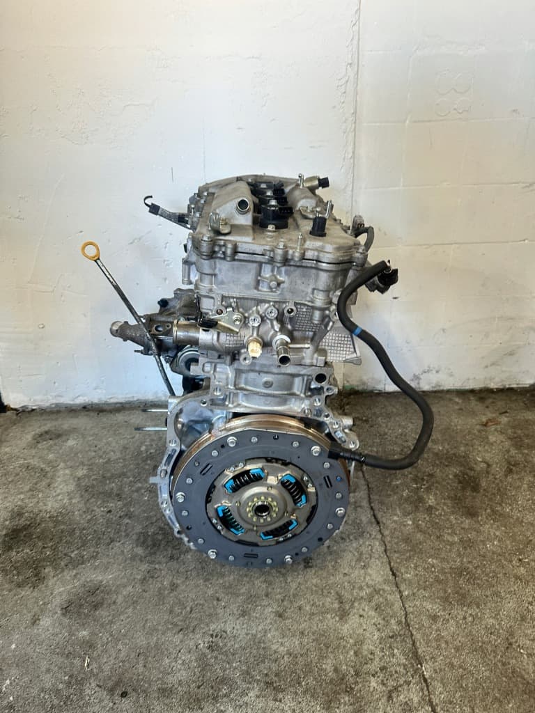 Moteur 2AR-FXE — vue 2