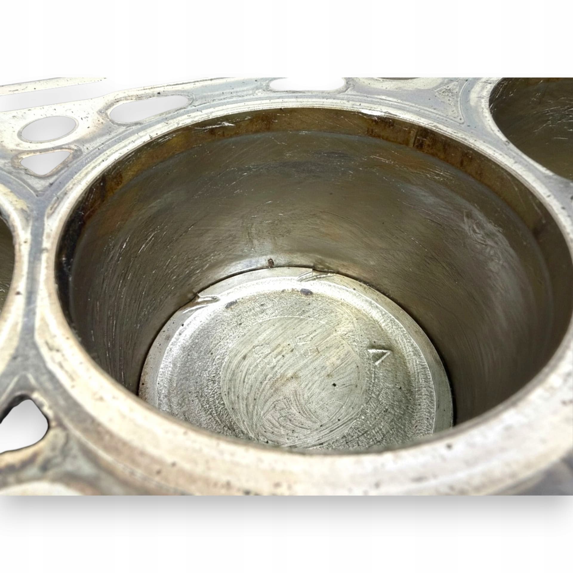 Moteur F4R 714 — vue 4