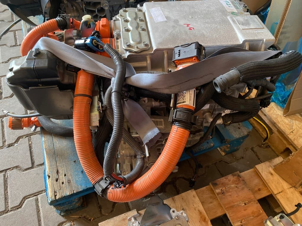 Moteur 6AM 402 — vue 3