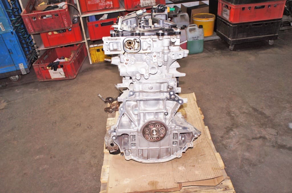 Moteur 8AR-FTS — vue 2